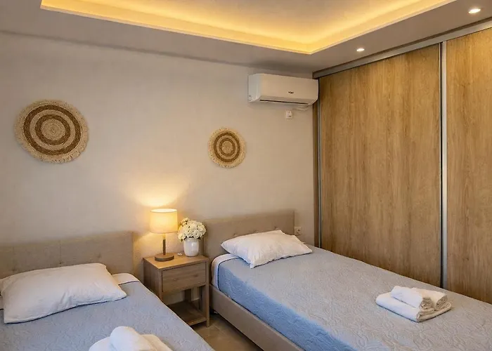 Downtown Skala Retreat Private Pool Prime Location *